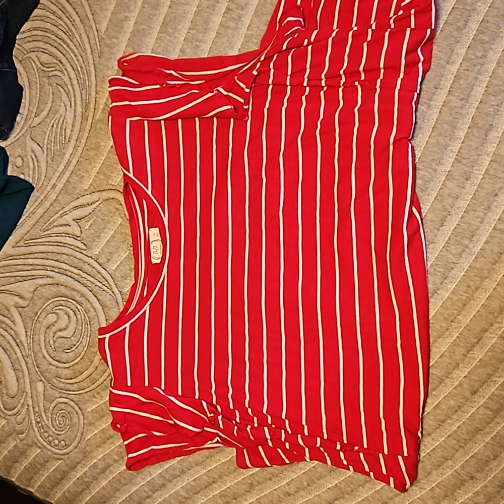 Like new ruffle sleeve